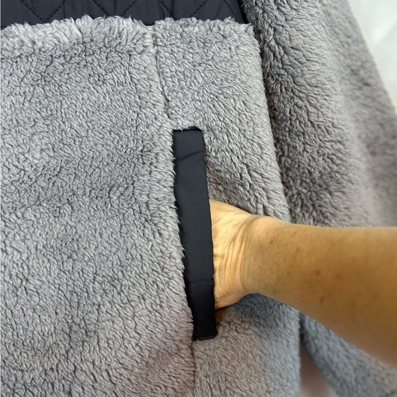 NWT Steve Madden Women’s 1X Quilted Fleece Black and Gray Jacket - Picture 9 of 12